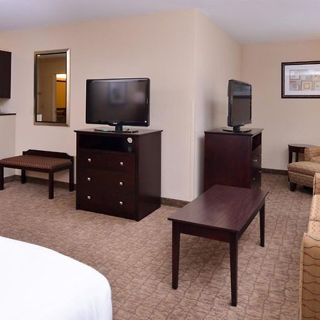 Holiday Inn Express & Suites Fairmont By Ihg Exterior foto