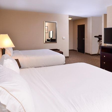 Holiday Inn Express & Suites Fairmont By Ihg Exterior foto
