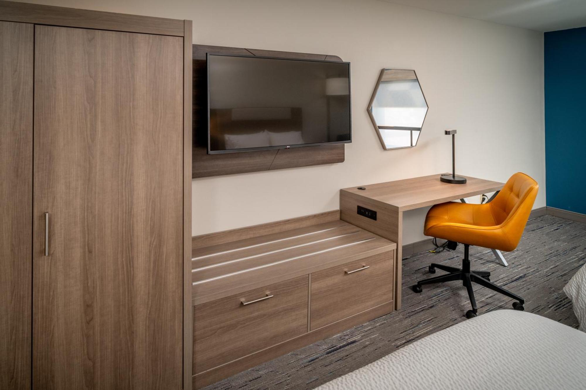 Holiday Inn Express & Suites Fairmont By Ihg Exterior foto