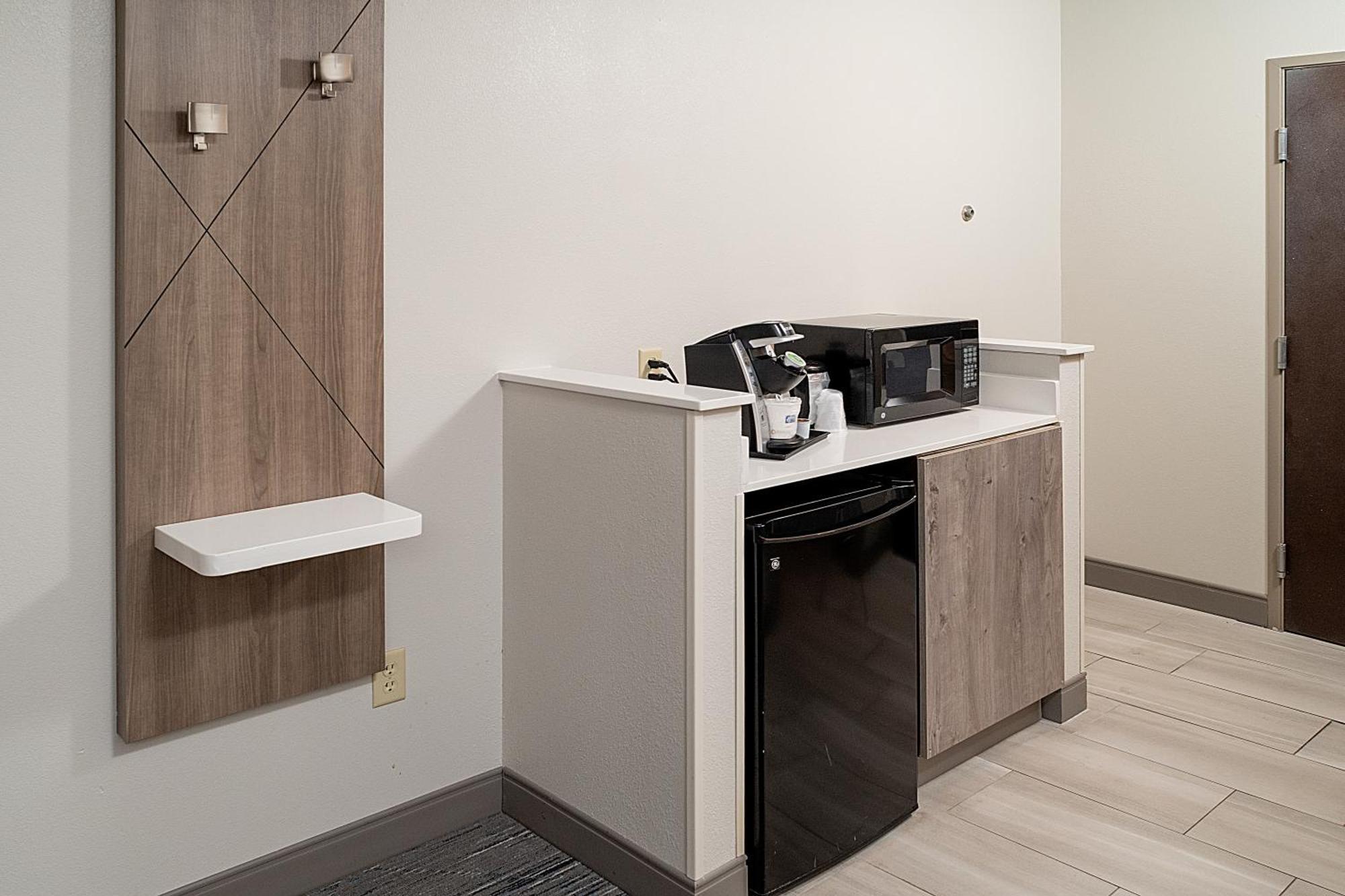Holiday Inn Express & Suites Fairmont By Ihg Exterior foto
