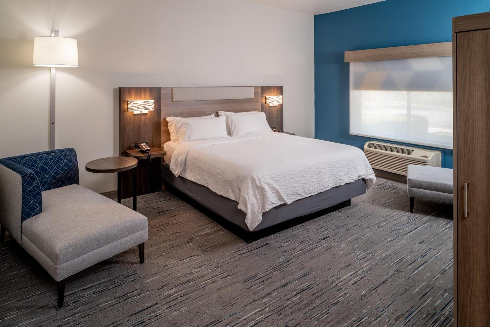 Holiday Inn Express & Suites Fairmont By Ihg Exterior foto