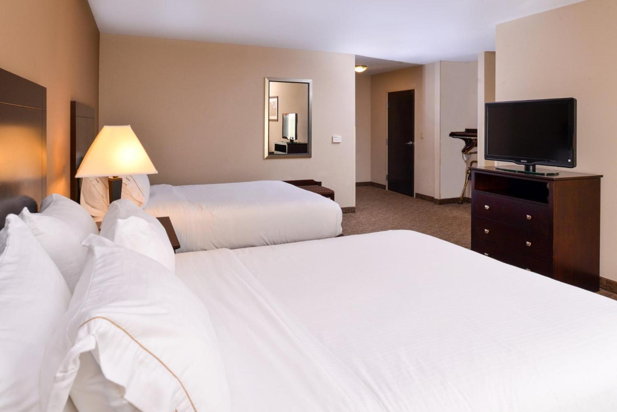 Holiday Inn Express & Suites Fairmont By Ihg Exterior foto