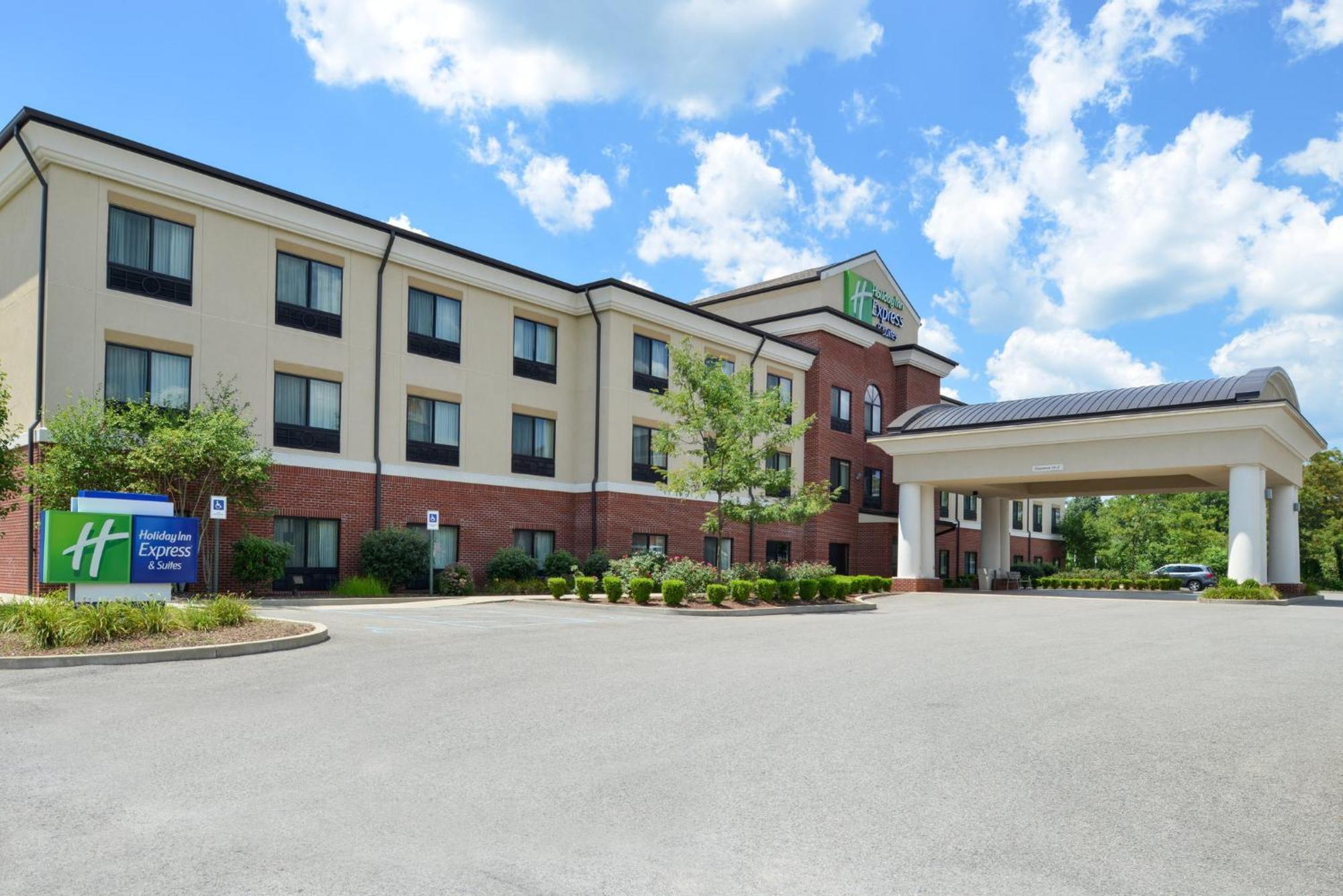 Holiday Inn Express & Suites Fairmont By Ihg Exterior foto