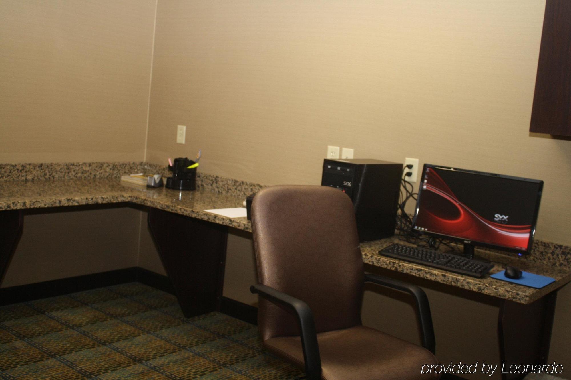 Holiday Inn Express & Suites Fairmont By Ihg Facilidades foto